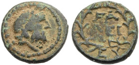 ACHAIA. ACHÄISCHE LIGA. 
AE Tetrachalkon, ´2. Jh. v. Chr. Kopf des bärtigen Zeus mit L. n. r. Rv. FA/LE/WN im Kranz, darunter EY. 4,82 g. BCD Pelopon...