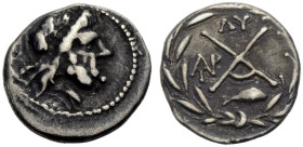 ACHAIA. PATRAS. 
Triobol um 146 v. Chr. Kopf des bärtigen Zeus mit Lorbeerkranz n.r. Rv. Monogramm AC, darüber LU, l. Monogramm AIR; unten Delphin; d...