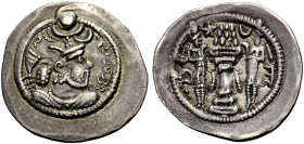PERSIEN. SASANIDEN. 
Peroz 457-484. Drachme, Jahr 5 462 Mz. AW. Büste mit Krone n.r., darauf Globus und Halbmond. Rv. Feueraltar zwischen Dienern, l....
