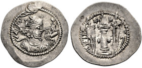 PERSIEN. SASANIDEN. 
Zamasp 496-499. Drachme, Jahr 3, 498 Mz. NB oder NY. Drap. Büste n.r. mit Zinnenkrone, oben Kugel; dem König gegenüber kleiner T...