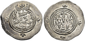 PERSIEN. SASANIDEN. 
Xusro II., 591-628. Drachme, Jahr 21 610-611. Münzstätte BBA= "Hof". Büste mit Flügelkrone n. r. Rv. Feueraltar zwischen zwei Di...