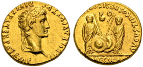 KAISERZEIT. 
Augustus, 27 v. Chr. -14 n. Chr. Aureus, 2 v. Chr.-4 n. Chr. Lugdunum. Kopf mit L. n. r. Rv. AVGVSTI. F. COS. DESIG. PRINC. IVVENT / C. ...