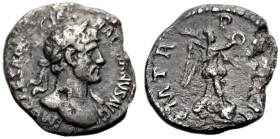 KAISERZEIT. 
Hadrianus, 117-138. Quinar, 119-122/3 Büste mit L. und Schulterdrapierung n. r. IMP CAESAR TRAIAN HADRIANVS AVG. Rv. PM TRP (COS III). V...