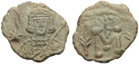 . 
Tiberius III., 698-705. Bronze-Follis, 698-705 Syrakus. Der Kaiser mit Kreuzkrone frontal stehend, Speer über der l. Schulter haltend. Rv. Großes ...