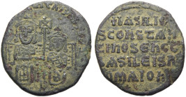 . 
Basilios I., 867-886. Bronze-Follis, mit Constantinus. Basilios l. und der viel kleinere Constantinus r. stehend, jeder mit Kreuzkrone und Loros; ...