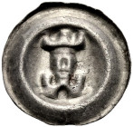 RAVENSBURG, STADT. 
Hohlpfennig um 1420. Zinnenturm auf Zinnenmauer. Wulstkreis. 0,29 g. CC 220, Rutishauser 420. Slg. Ulmer 149. Berger 2558.
Vorzü...