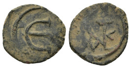 BYZANTINE Justin II AD 565-578. Nikomedia Pentanummium Æ (14mm, 1.8 g) Monogram of Justin II / Large E.