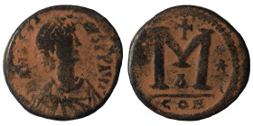 Justinian I, 527-565. Follis (bronze, 7.29 g, 24 mm), Constantinople. DN IVSTINVS PP AV Diademed, draped, and cuirassed bust right. Rev. Large M; cros...