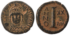Justinian I, 527-565. Decanummium (bronze, 4.17 g, 16 mm), Rome. D N IVSTINIANVS P AV Helmeted, diademed and cuirassed bust of Justinian I facing, hol...