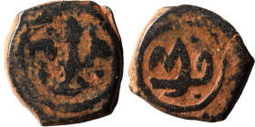 Mamluks. Fals (bronze, 2.96 g, 16 mm). Stylized fleur-de-lis flanked by four pellets. Rev. Arabic legend. Nearly very fine.