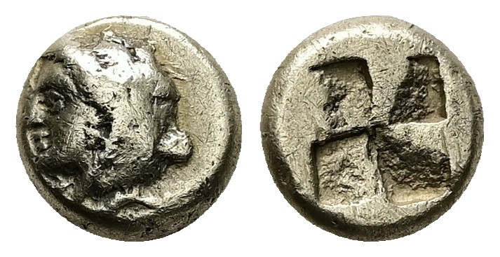 Ionia, Phokaia. EL Hekte, 2.51 g 10.31 mm. Circa 387-326 BC.
Obv: Head of Omphal...