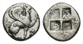 Ionia, Teos. AR Diobol, 1.19 g 10.69 mm. Circa 510-490 BC. 
Obv: Griffin seated to right, left forepaw raised; astragalos (knucklebone) in right field...