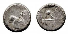 MONEDAS ANTIGUAS CHERRONESOS Hemidracma. AR. (400-350 a.C.) A/León con la cabeza vuelta a der. R/Cuadrado incuso con símbolos. 2,39 g. GC.1602. MBC