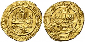 * AH 357. Califato. Al-Hakem II. Medina Azzahra. Dinar. (V. 467) (Fro. 8). 4,07 g. Arañazo en margen del reverso. MBC.