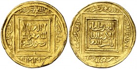 * Almohades. Abd al-Mumen ibn Ali. Dinar sin ceca. (V. 2047) (Hazard 466). 2,26 g. Estuvo engarzada, pero mantiene un bonito color. MBC.
