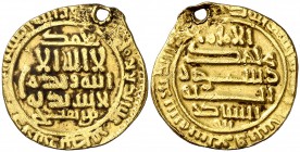 * AH 337. Midraríes de Segilmesa. Muhamad al-Shakir ibn al-Fath. Dinar. (S.Album 453) (Mitch. W. of I. 357) (Lavoix 929 sim). 4,17 g. Perforación que ...