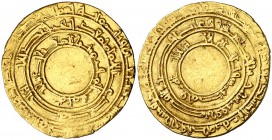 * AH 346. Fatimidas de Egipto y Siria. Al-Mu'izz Abu al-Tamim. Al-Mansuriya. Dinar. (S.Album 697.1) (Nicol 399). 4,01 g. Con un ancho círculo central,...