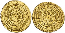 * AH 360. Fatimidas de Egipto y Siria. Al-Mu'izz Abu al-Tamim. Al-Mansuriya. Dinar. (S.Album 697.1) (Lavoix 112). 4,19 g. Las tres líneas de la leyend...