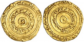 * AH 366. Fatimidas de Egipto y Siria. Al-Aziz Nizar. Misr. Dinar. (S.Album 703) (Lavoix 142). 3,78 g. Con las dos líneas de leyenda completas en amba...