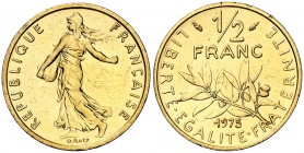 1975. Francia. 1/2 franco piefort. (Kr. PS26) (Taillard-Arnaud 91P3). 18,50 g. AU. Leves golpecitos. Acuñación de 40 ejemplares. Rara. S/C-.