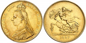 1887. Gran Bretaña. Victoria. 5 libras. (Fr. 390) (Kr. 769). 39,90 g. AU. Leves golpecitos. Precioso color. Escasa. EBC-.