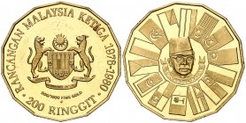 1980. Malasia. Presidente Tun. Abdul. 200 ringgit. (Fr. 2) (Kr. falta). 1,30 g. AU. Escasa. Proof.