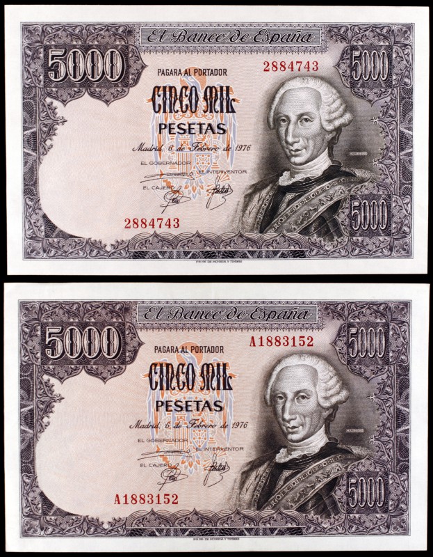 1976. 5000 pesetas. (Ed. E1 y E1a). 6 de febrero, Carlos III. Dos billetes, sin ...