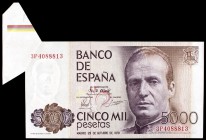 1979. 5000 pesetas. (Ed. E4a var). 23 de octubre. Juan Carlos I, serie 3P. Fuelle en la esquina superior izquierda, con fragmento del margen de la hoj...
