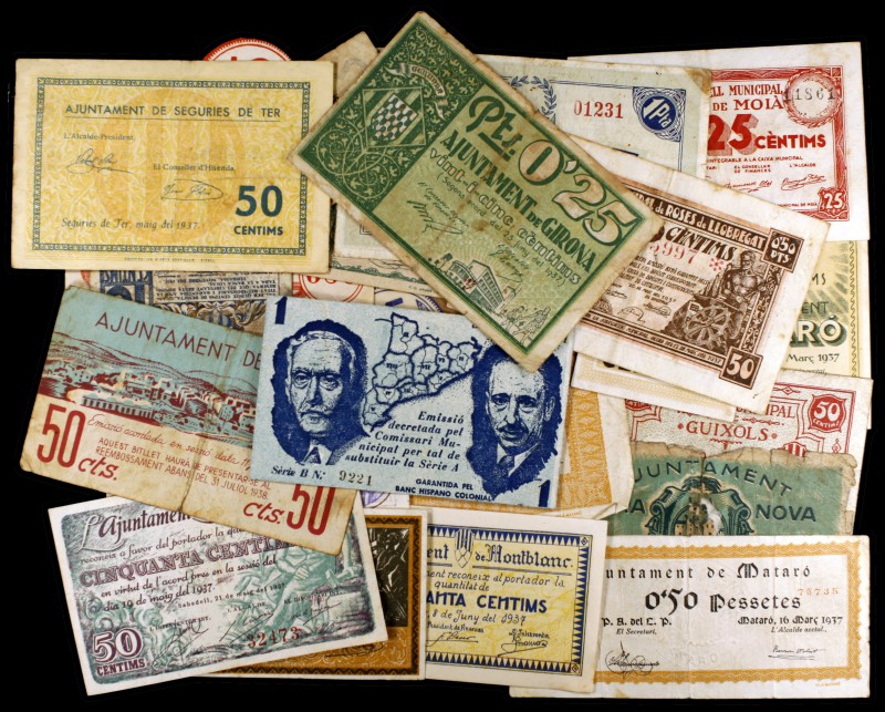 Lote de 235 billetes catalanes de la Guerra Civil, casi todos distintos. A exami...