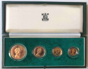 Königreich / Kingdom
Elizabeth II. 1952-2022 Proof-Set 1980. Gold 0.916. Total Gewicht / weight 67.9 g. Five-pounds 36.02 mm 39.94 g. Two-pounds 28.4...
