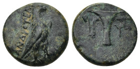 AEOLIS. Kyme. Ae (Circa 320-250 BC). (4.2 Gr. 16mm.)
 Eagle standing right with closed wings.
 Rev: K - Y. One-handled cup.