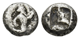 Achaemenid Kingdom. Xerxes II to Artaxerxes II. Ca. 420-375 B.C. AR 1/4 siglos, (1.2 Gr. 8mm).
 Persian king or hero right, in kneeling-running stance...