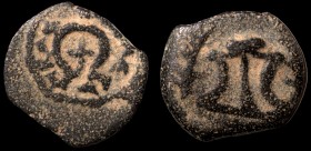 Judea. Herod I. the Great. (40-4 BC). Æ Two Prutot. (17mm, 2,00g) Obv: cross within open diadem. Rev: tripod flanked by palm fronds.