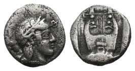 IONIA. Kolophon (Circa 450-410 BC.) AR 1/4 Drachm.
Obv: KOΛOΦΩNIΩN.
Laureate head of Artemis right.
Rev: Lyre within incuse square.
Milne, Colopho...