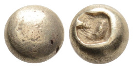 Ionia - Ephesos - Electrum 1/12 Hekte. 7th century BC. Obv: plain. Rev: incuse square punch. Cf. Sear 3432 (1/48). 1. g, 6,5 mm.