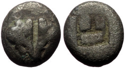 Lesbos, Mytilene (500-450 BC) AR/Bl Diobol (Silver, 1,09g, 10mm)
Obv: Two confronted boar heads. 
Rev: Incuse square punch. 
Ref: SNG München 646. Ros...