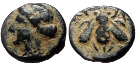 Ionia, Ephesos AE (Bronze, 1.40g, 11mm) ca 375-325 BC
Obv: E - Φ, Bee with straight wings.
Rev: Female head (Artemis?) left, wearing stephane.
Ref: BM...