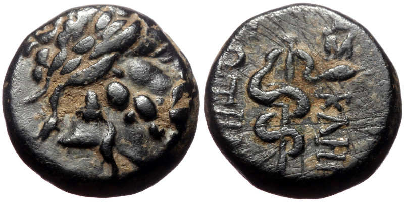 Mysia, Pergamon (Mid-late 2nd century BC) AE (Bronze, 4.29g, 14mm)
Obv: Laureate...
