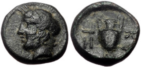 Mysia Kyzikos, AE, (Bronze, 1.18 g 9 mm), 4th century BC.
Obv: Laureate head of Apollo left.
Rev: KY / ZI, Amphora.
SNG BnF 411; SNG Copenhagen 57.