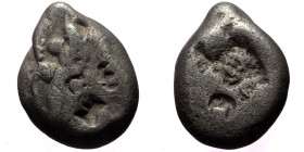 Persia, Achemenid Empire, Uncertain kings. Sardes (ca. 420-350 BC) AR Siglos (Silver, 5.15g, 17mm). 
Obv: Persian king or hero running right, holding ...