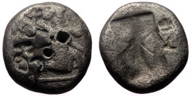 Persia, Achaemenid Empire. temp. Darios I to Xerxes II (ca 485-420 BC) AR Siglos (Silver, 5.12g, 15mm) Sardes 
Obv: Persian king or hero, wearing kida...