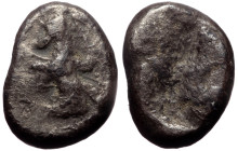 Persia, Achaemenid Empire, Sardeis, Time of Darios I to Xerxes II (485-420 BC)
AR Siglos (Silver, 5.23g, 18mm)
Obv: Persian king or hero, wearing kida...
