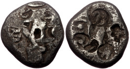 Persia, Achaemenid Empire, AR Siglos,(Silver, 5.16 g 12 mm), 5th Century BC. 
Obv: Persian king in kneeling-running stance right, 
Rev: Incuse rectang...