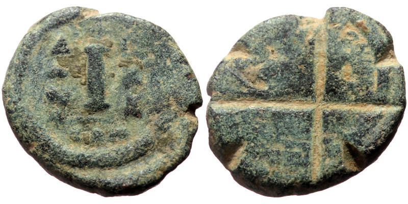 Justinian I (527-565) AE Decanummium (Bronze, 4.16g, 18mm) year 30 (556-567)
Obv...