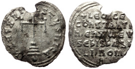 Leo VI the Wise and Constantine VII AR Miliaresion (Silver, 1.33 g. 20 mm.) Constantinopolis. 886-912 AD.
Obv: [I]ҺSЧS XRISTЧS ҺICA, Cross potent on t...