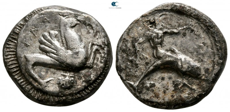 Calabria. Tarentum 500-473 BC. 
Didrachm AR

17mm., 7,96g.

Hippocamp to ri...