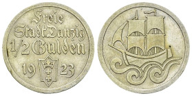 Danzig, AR 1/2 Gulden 1923 

Deutschland. Danzig, Freie Stadt. AR 1/2 Gulden 1923 (2.48 g).
 AKS 16.

Vorzüglich.

Aus der Sammlung eines Segle...
