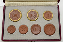 Sachsen, Kompletter Satz Porzellanmünzen 1920 

Deutschland, Sachsen. Porzellanmünzen 20 Pfennig bis 20 Mark 1920. 5, 10 und 20 Mark mit Goldrand.
...