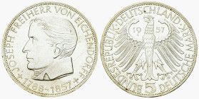 Deutschland, AR 5 Mark 1957 J, Eichendorff 

Deutschland, Bundesrepublik. AR 5 Mark 1957 J (11.19 g). Freiherr von Eichendorff.
 AKS 213.

Selten...