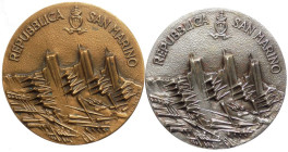 San Marino - Emissione ufficiale di due medaglie in bronzo ed argento celebrative della visita del Presidente della Repubblica Italiana Francesco Coss...